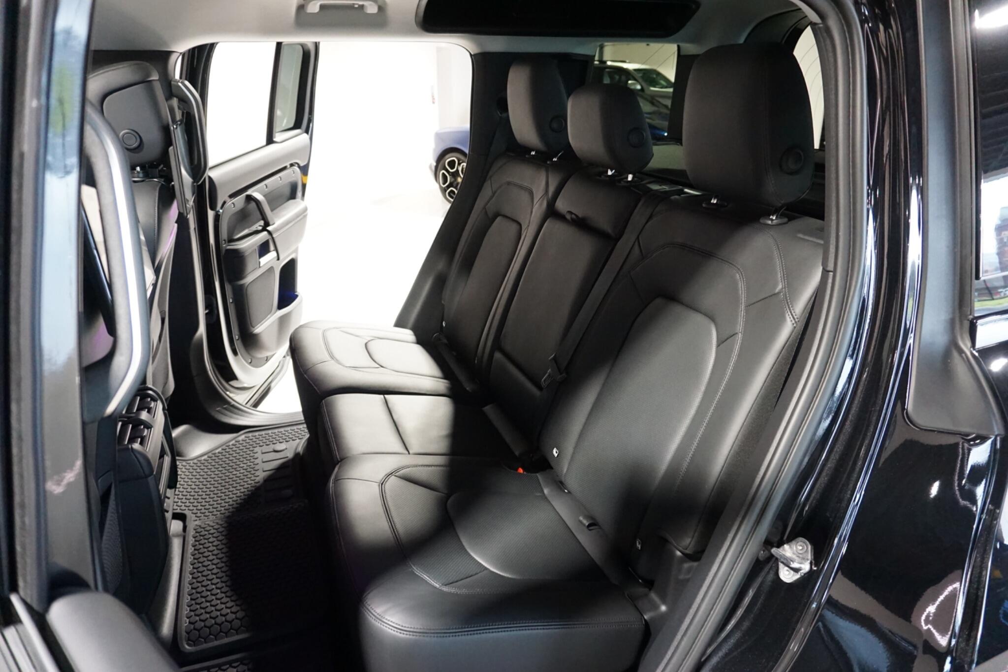 Land Rover Defender 110 3.0 D350 MHEV X-Dynamic HSE SUV 5dr Diesel Auto 4WD Euro 6 (s/s) (350 ps)